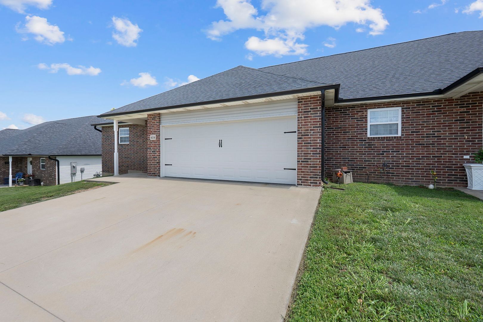 Jackson Apartment: 424/426 E. Deerwood Dr