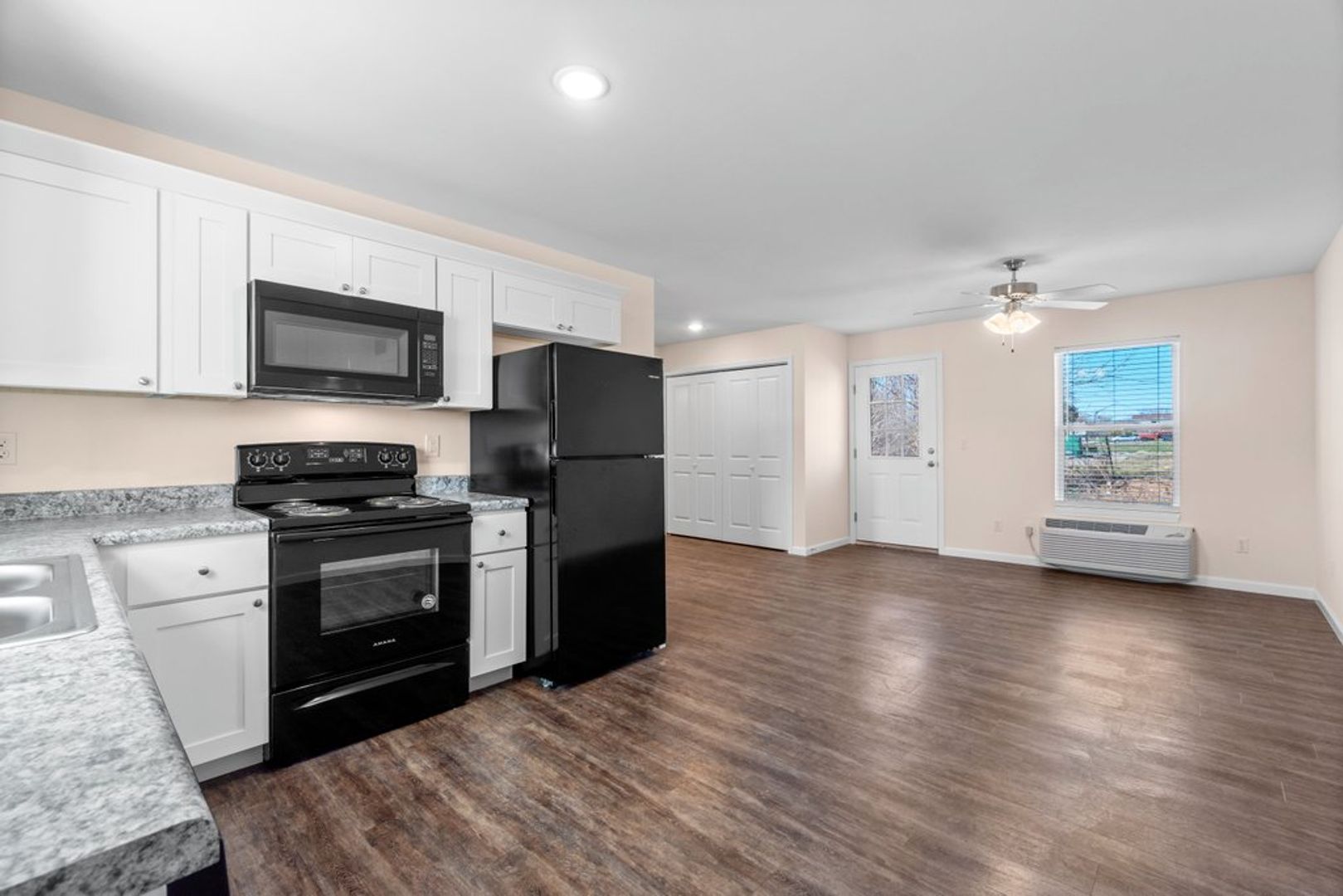 Jackson Apartment: 737 Highland Point Dr