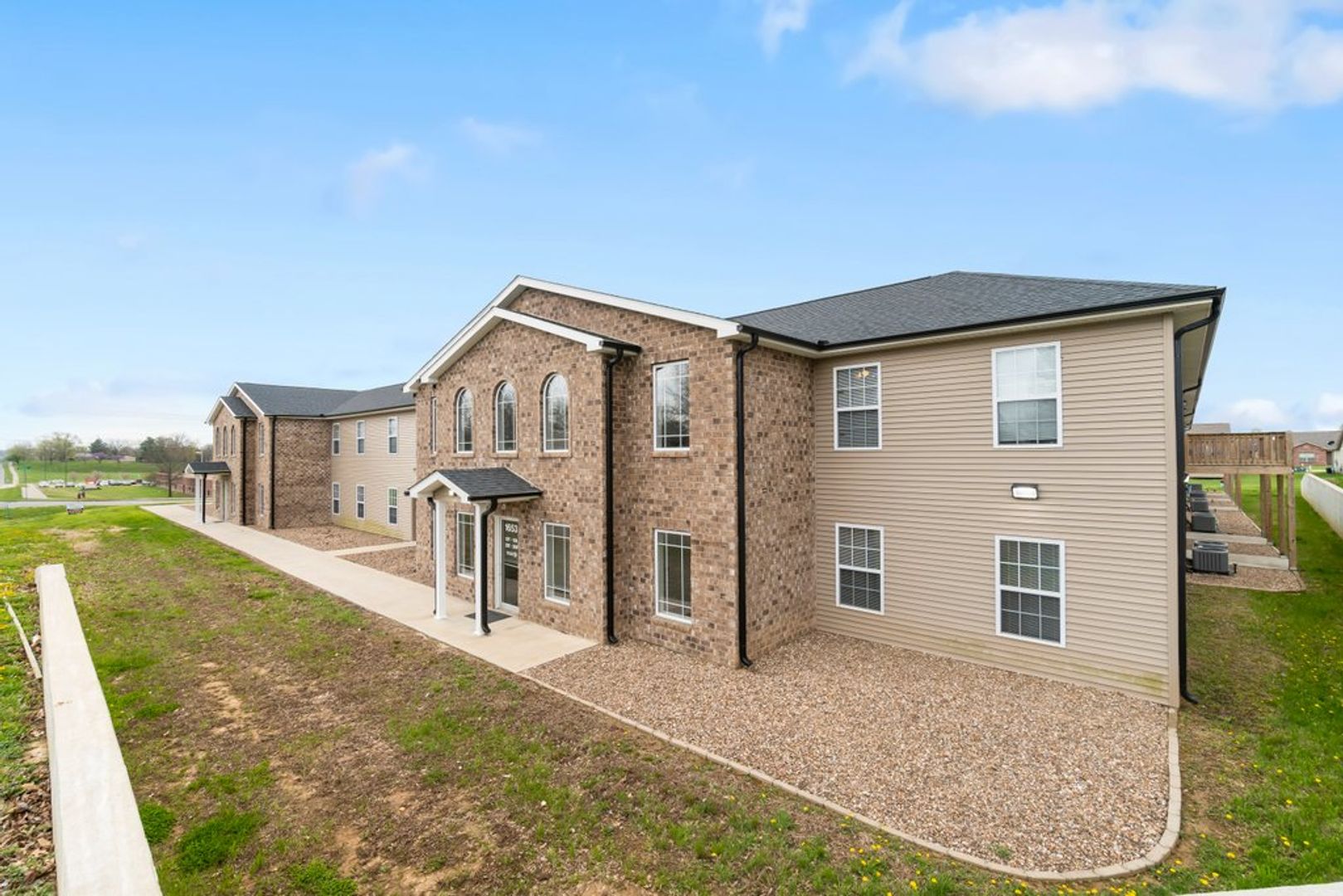 Jackson Apartment: 1653 W Independence St