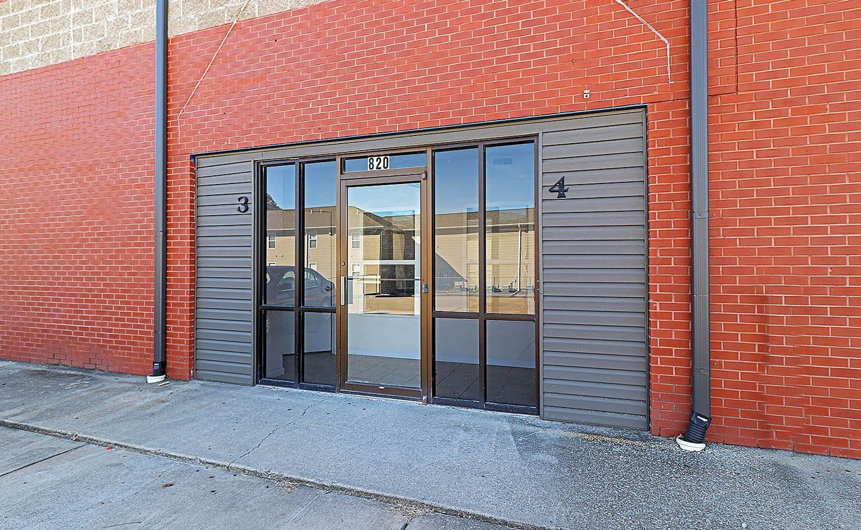 Cape Girardeau Apartment: 820 N Sprigg St Rear