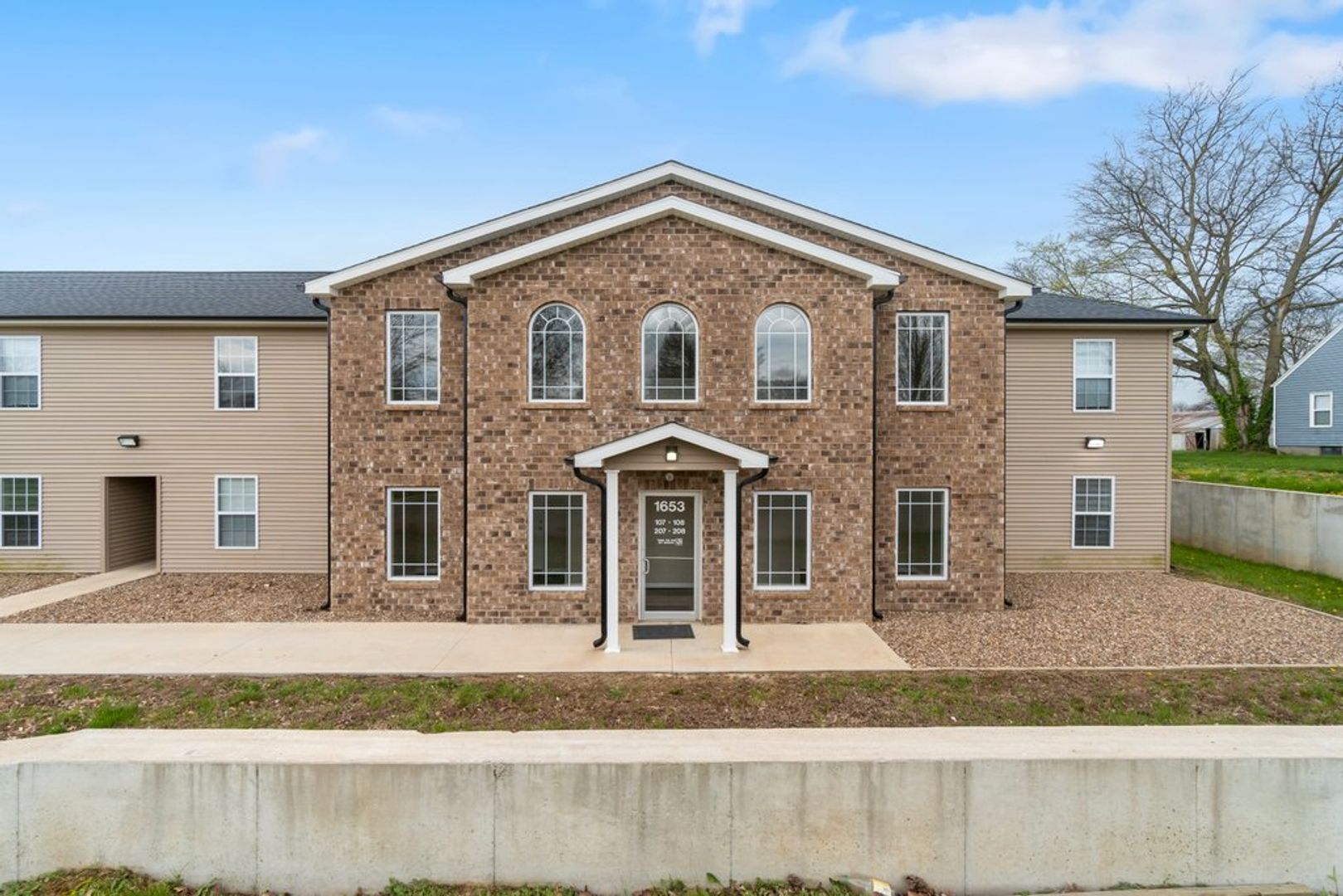 Jackson Apartment: 1653 W Independence St