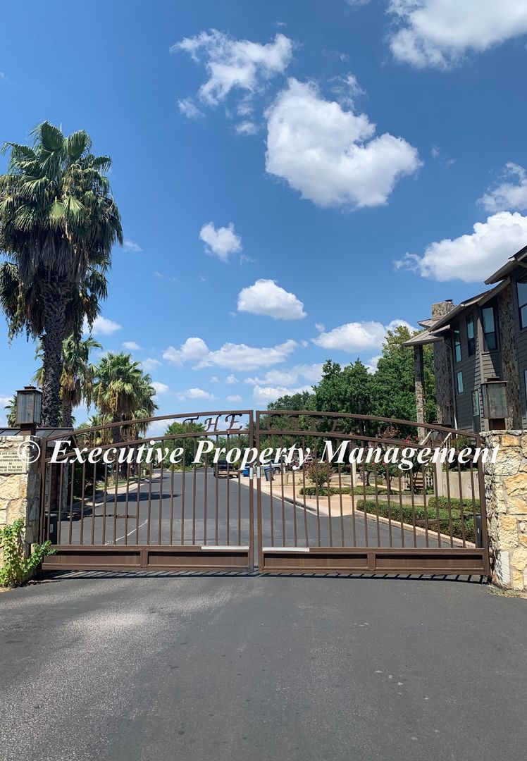 Horseshoe Bay Apartment: 1101 The Cape A1