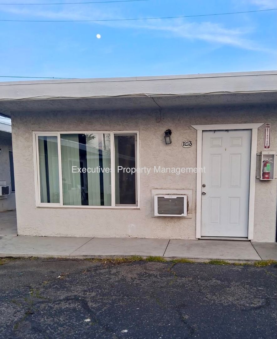 Atwater Apartment: E. Bellevue Rd