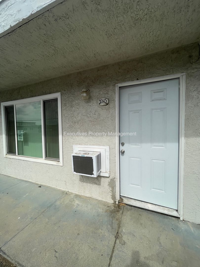 Atwater Apartment: E. Bellevue Rd