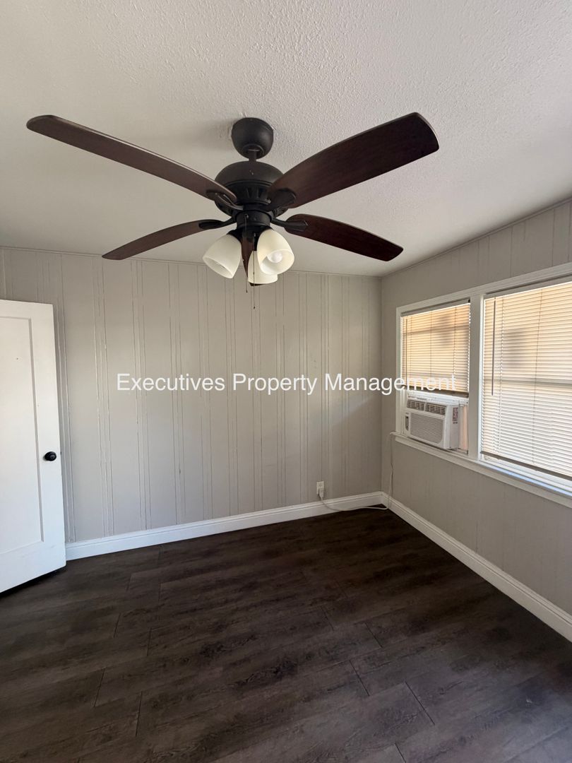 Atwater Apartment: 801 Atwater Blvd