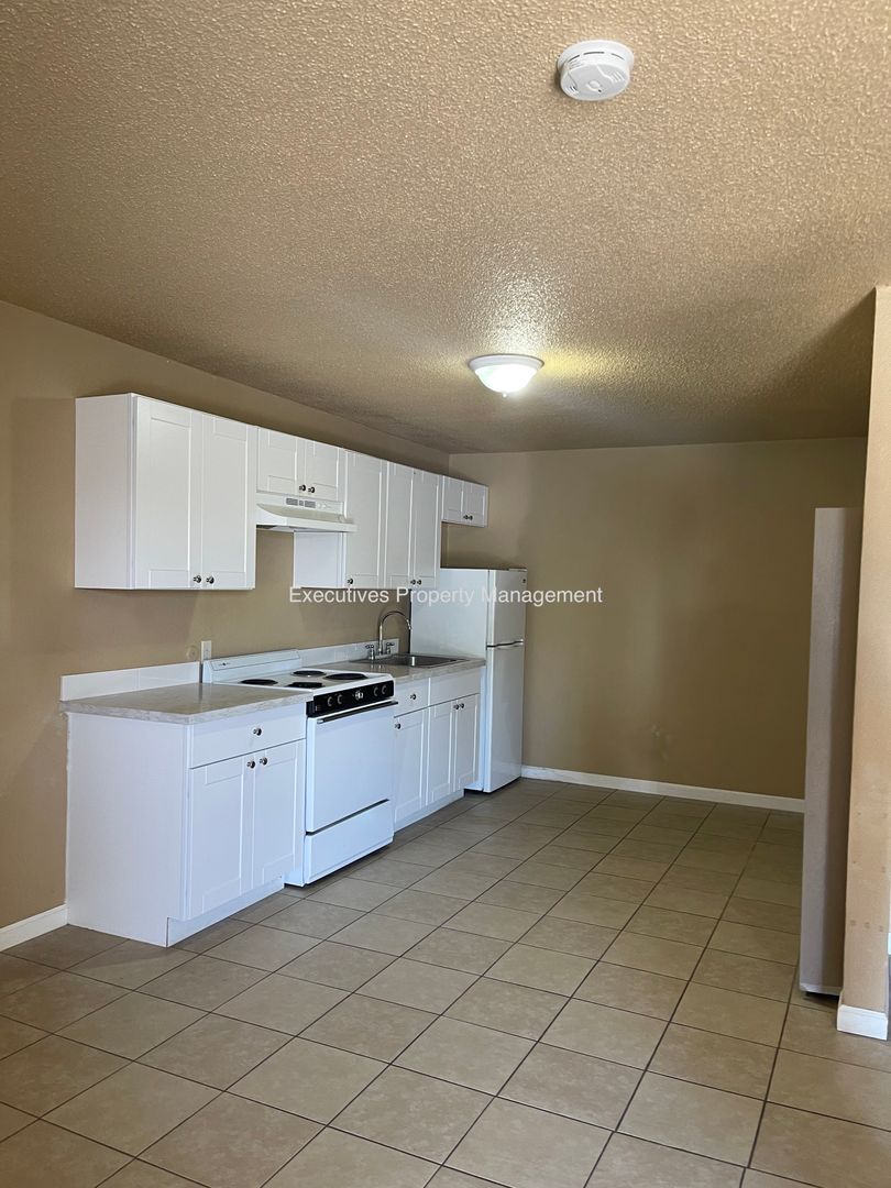 Atwater Apartment: E. Bellevue Rd