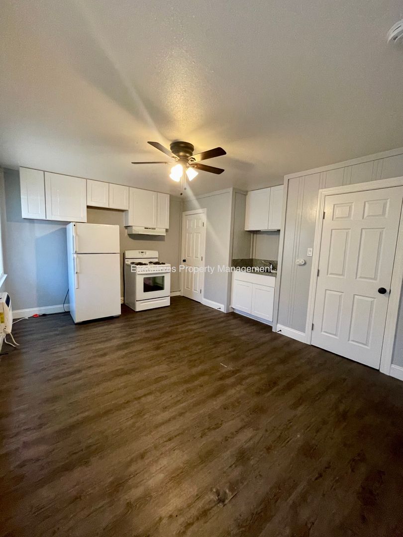 Atwater Apartment: 801 Atwater Blvd