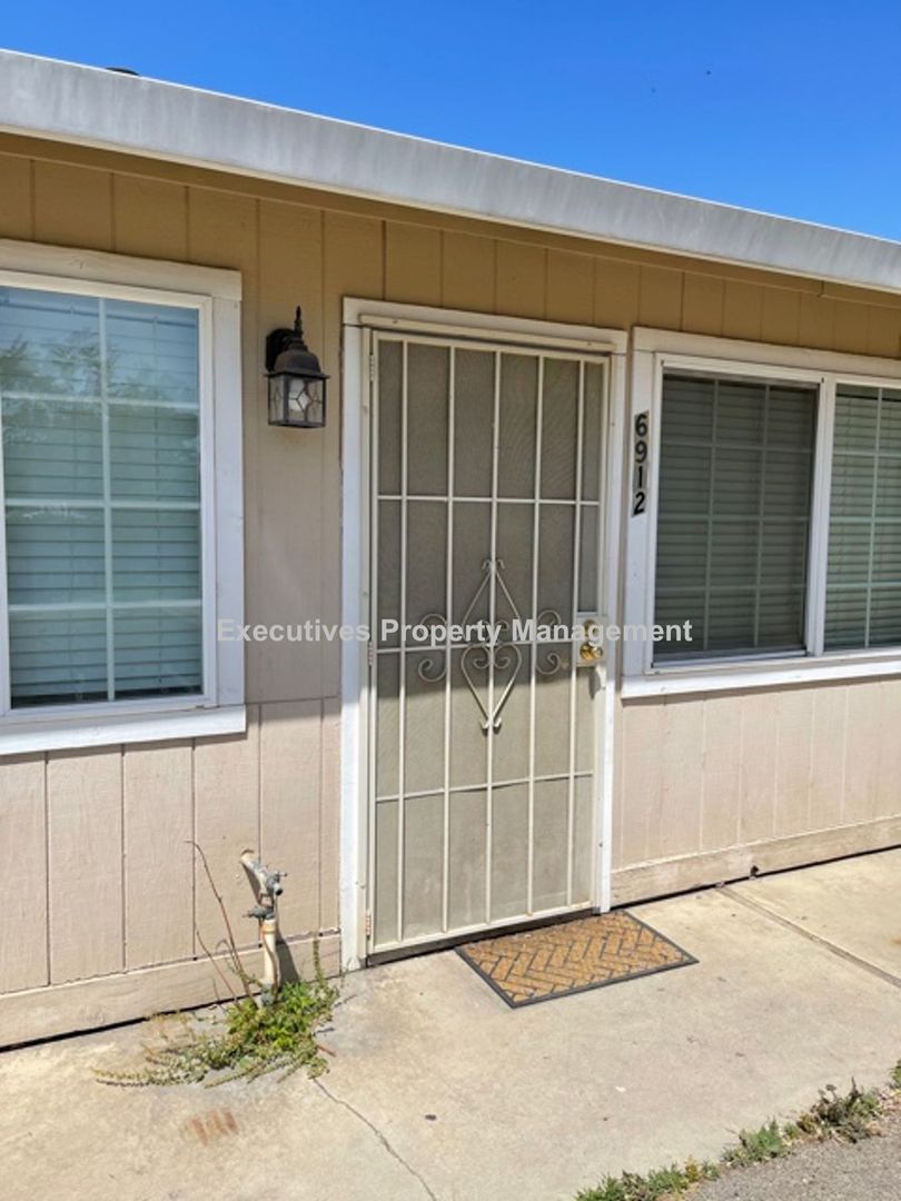 Winton House: 6912 Hall Blvd