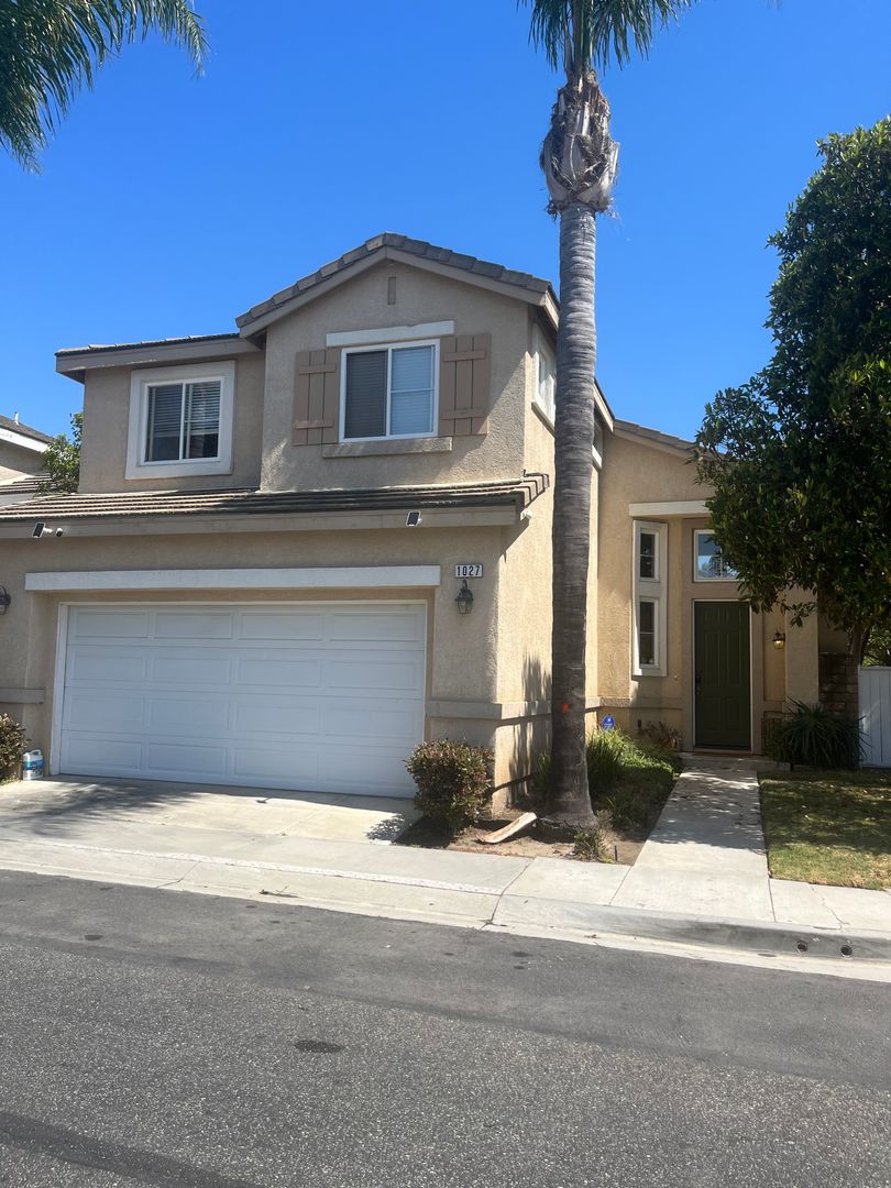 Oxnard House: 1027 Corte Primavera