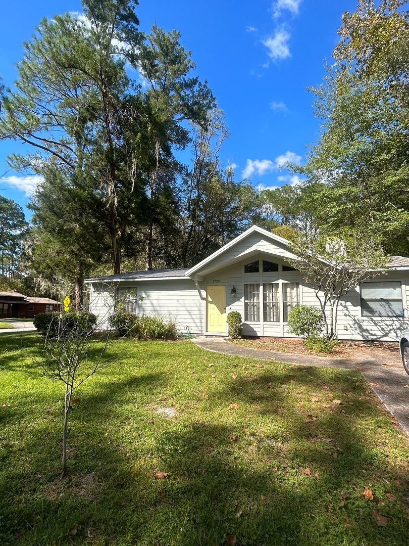 Gainesville House: 2724 NW 44th Place