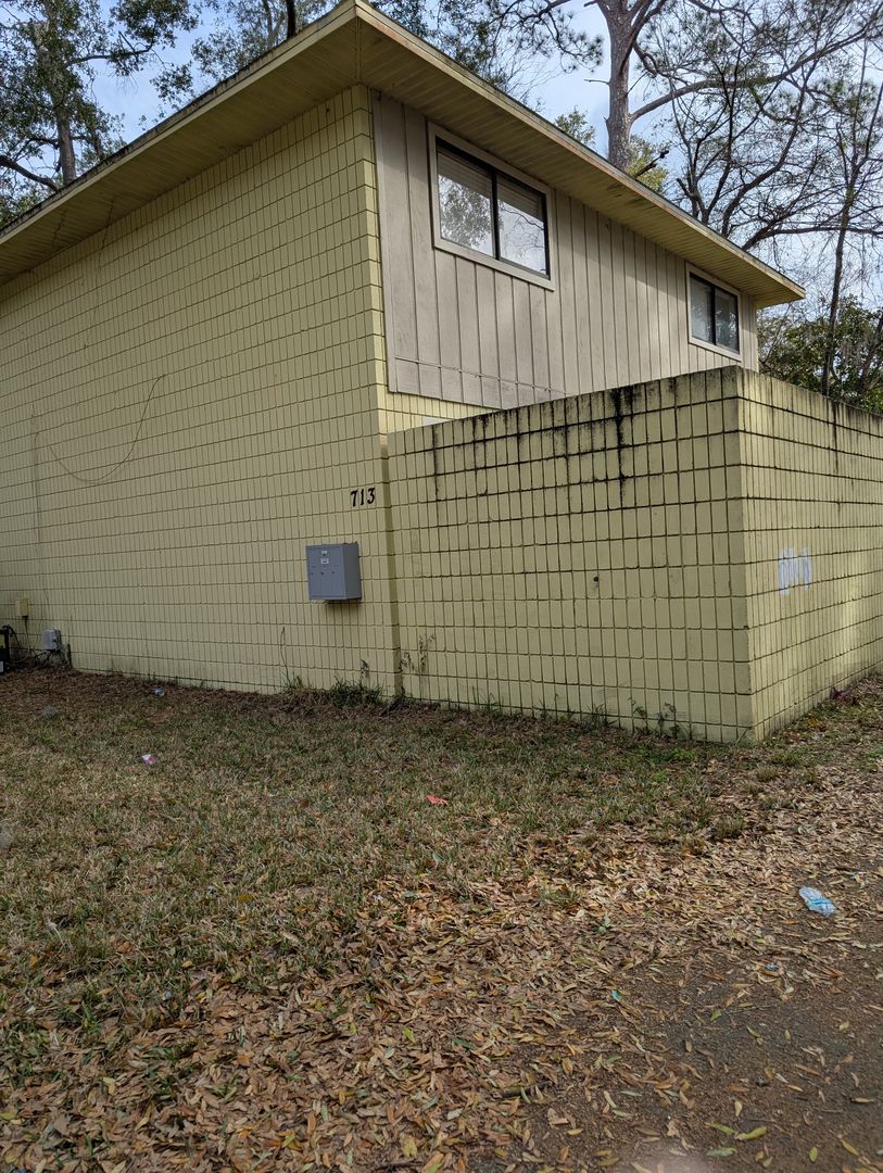 Gainesville Townhome: 713 SW 69 Street, Unit A