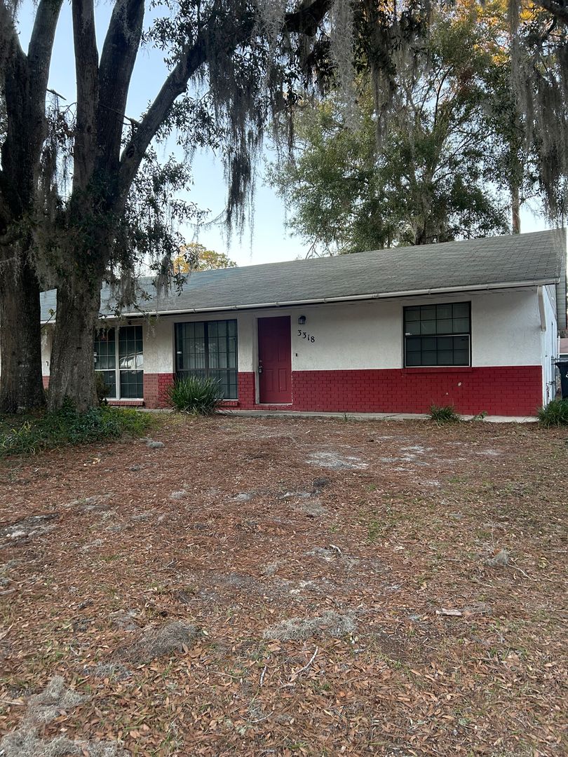Gainesville House: 3318 SE 23rd Ave