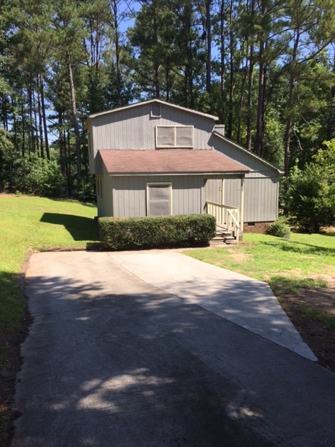 Rockingham House: 955 Montclair Ave