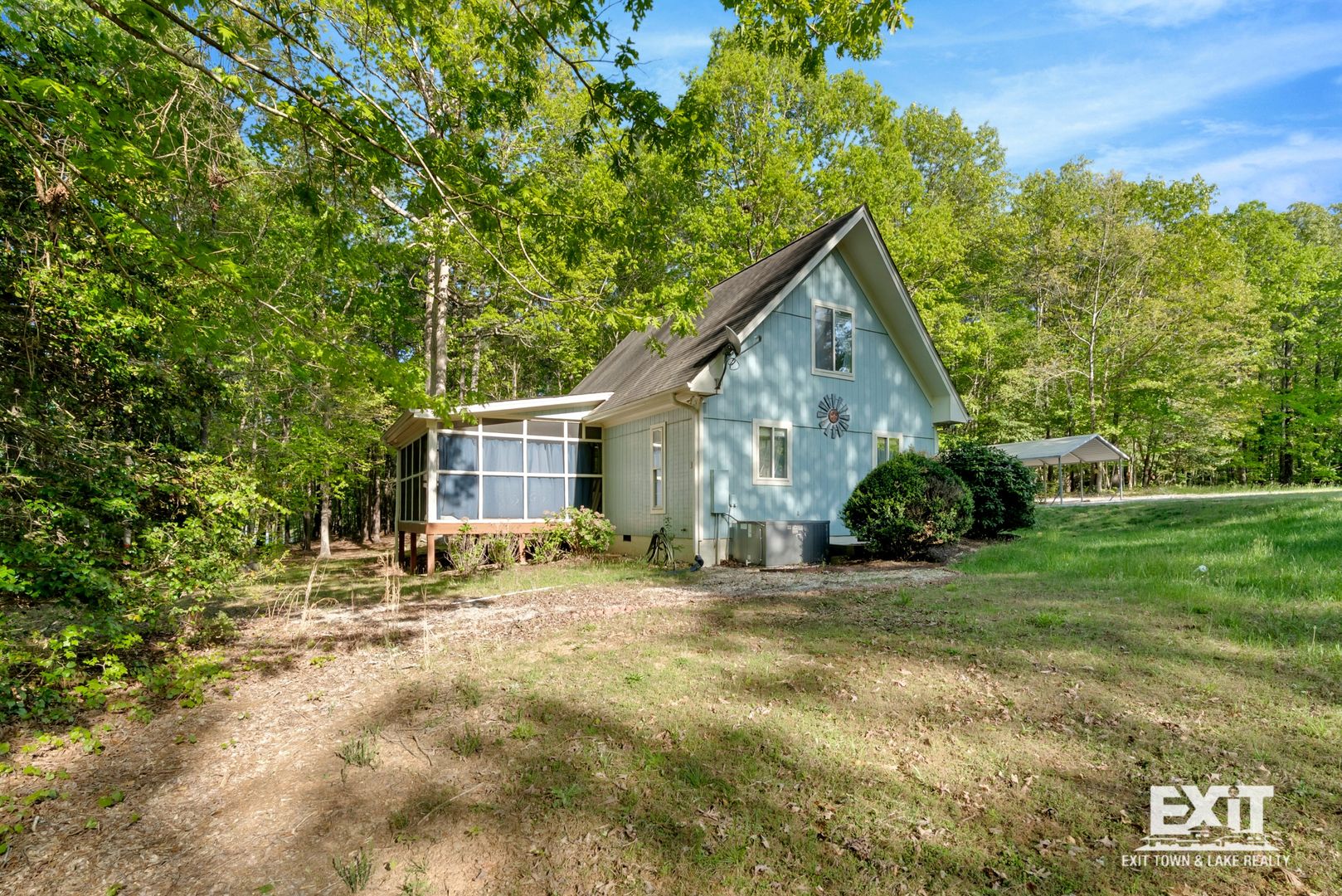 Manson House: 132 Holly Hall Rd