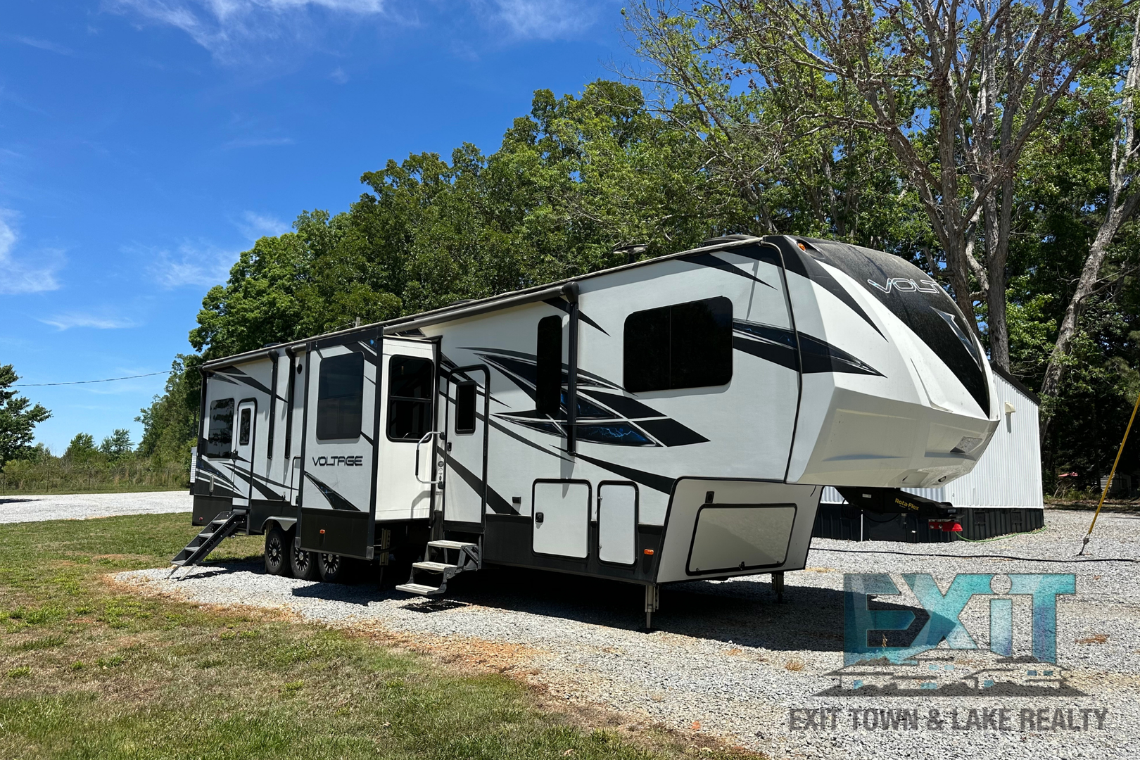 South Hill Apartment: 17 Morris Dr.  - Lot with camper