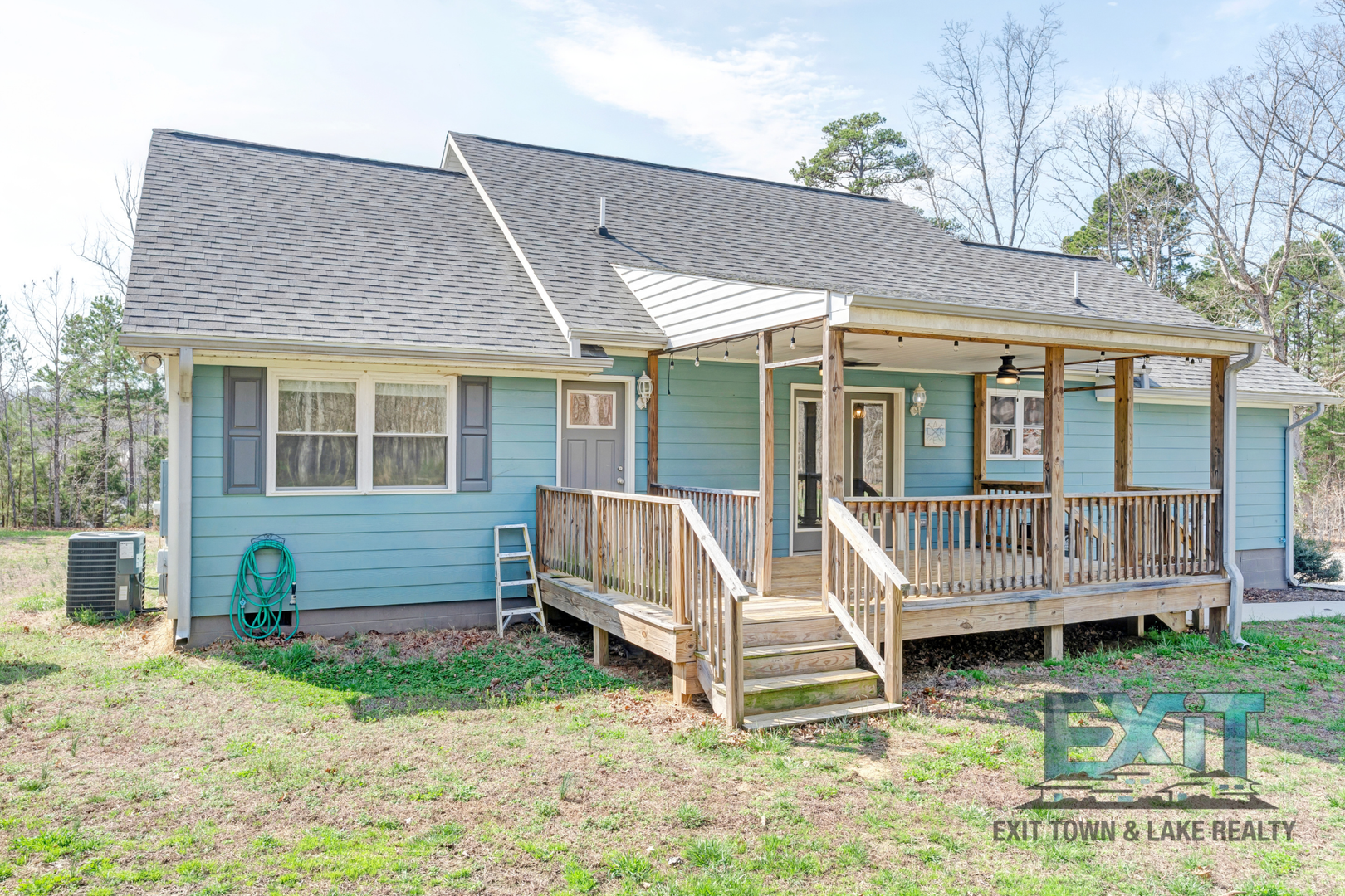 Clarksville House: 120 Long Beach Blvd.