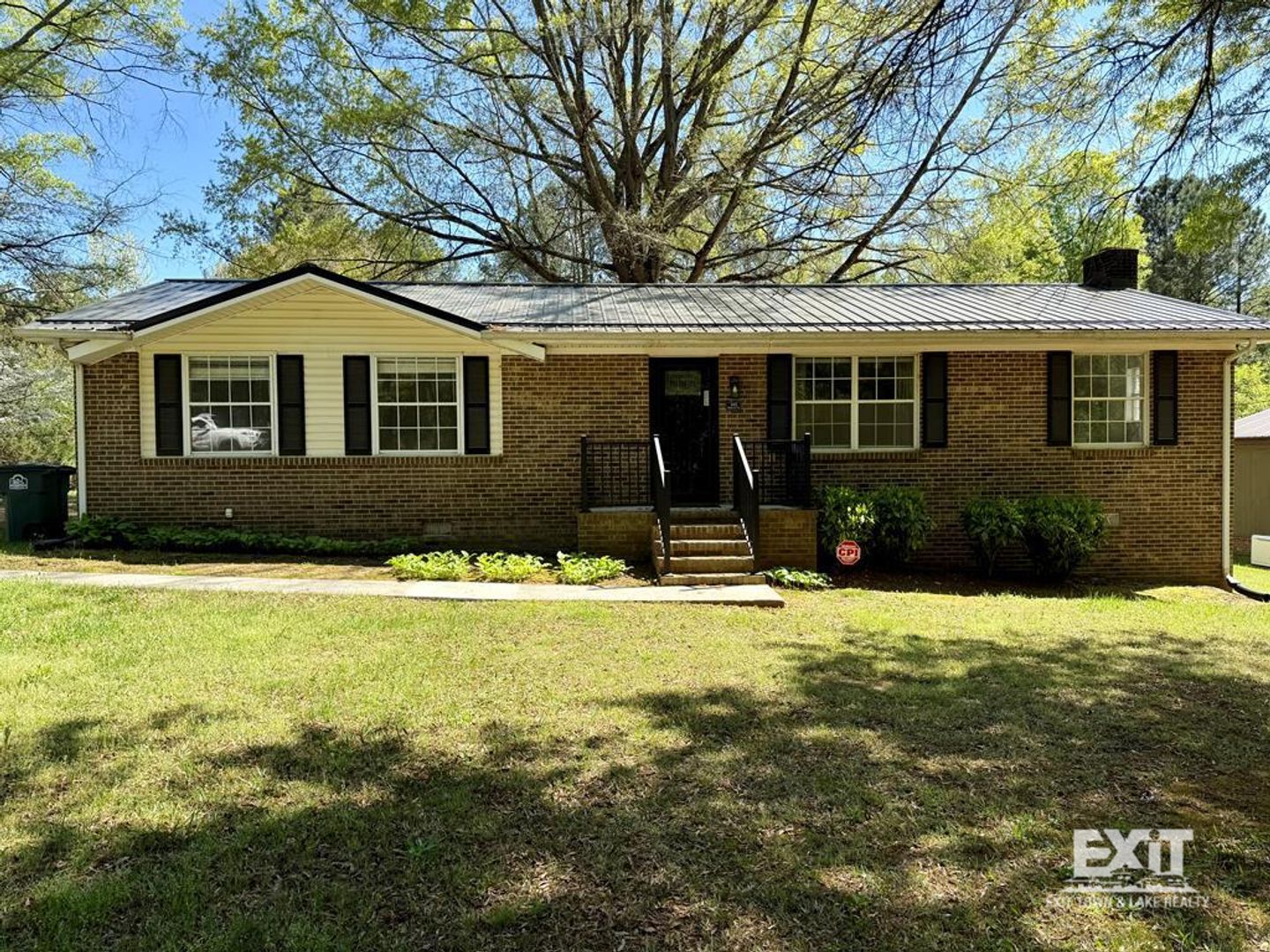 Clarksville House: 105 Marrow St