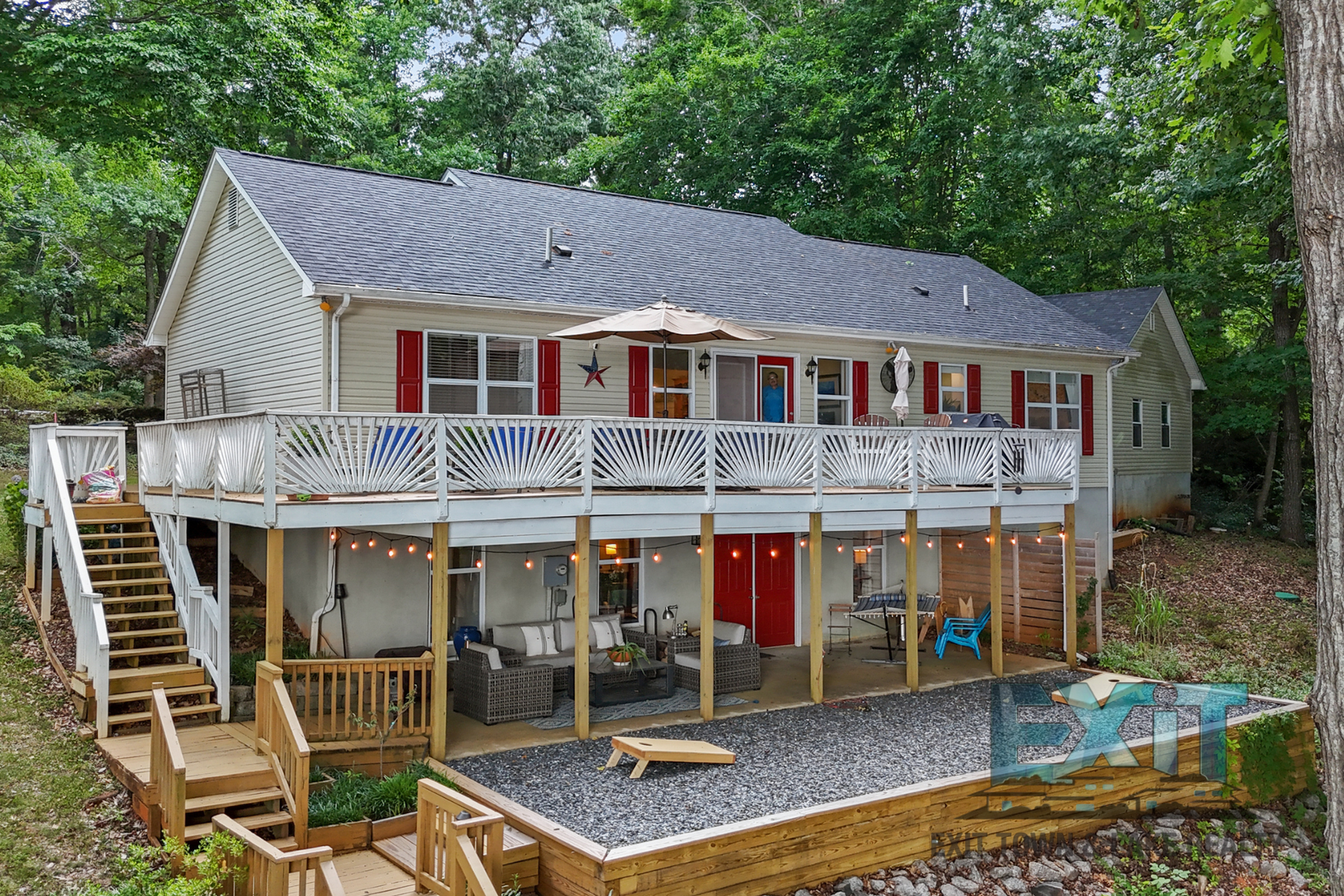 Bracey House: 255 Sandy Ln.