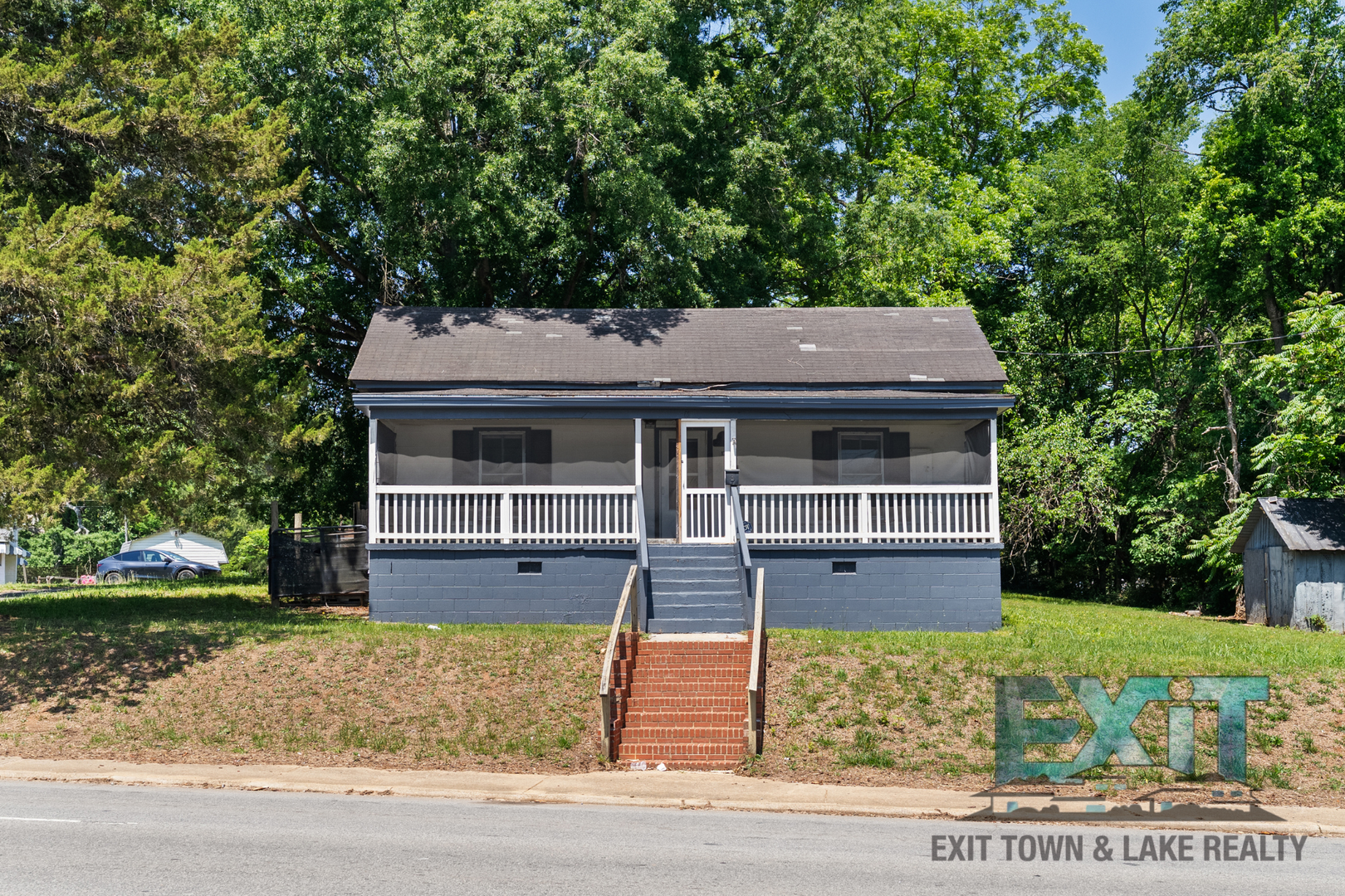 Roanoke Rapids House: 1729 Roanoke Ave