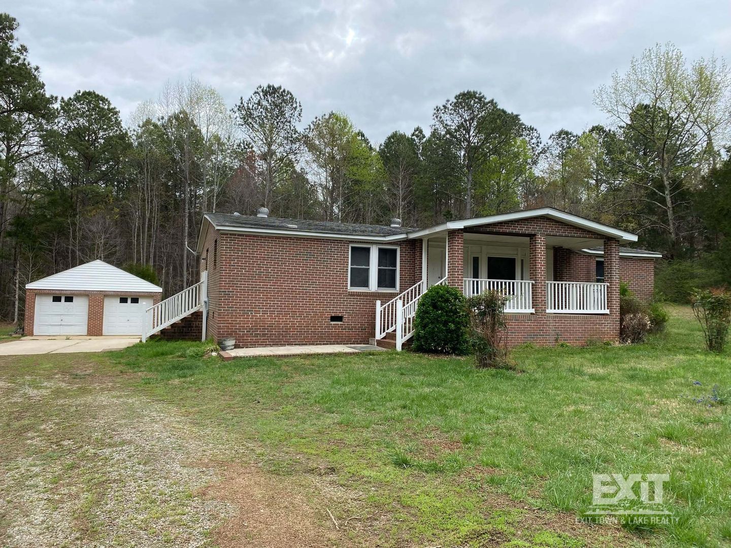 Brodnax House: 2700 Cleaton Rd.