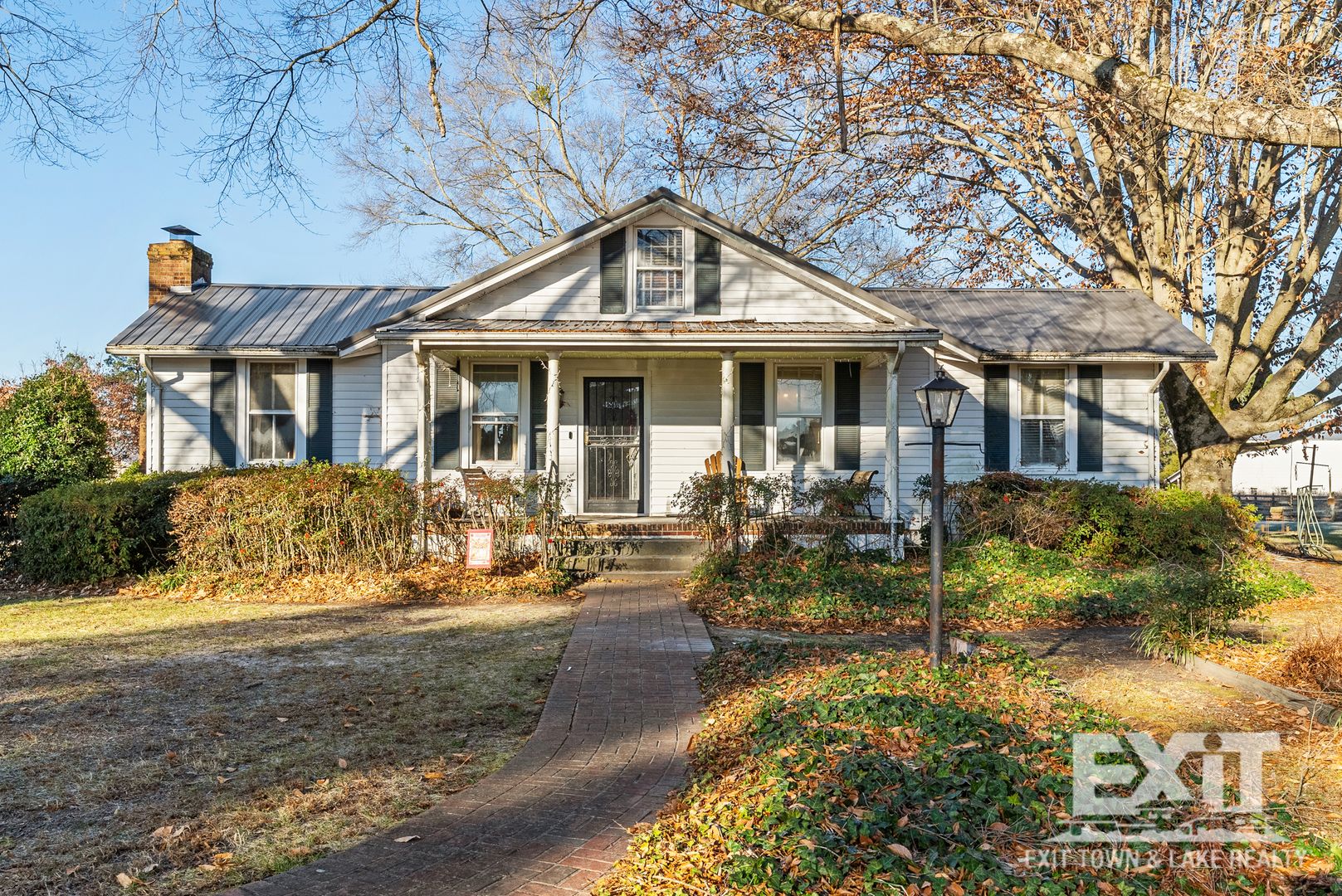 South Hill House: 1990 Goodes Ferry