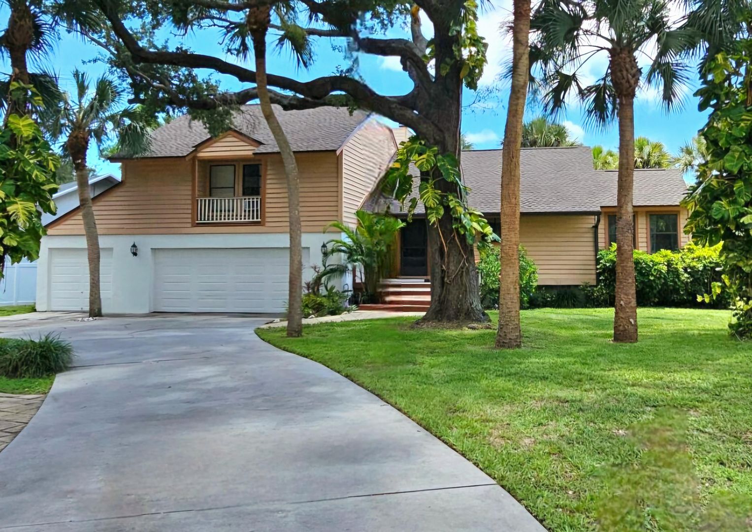 Fort Myers House: 12299 McGregor Woods Cir
