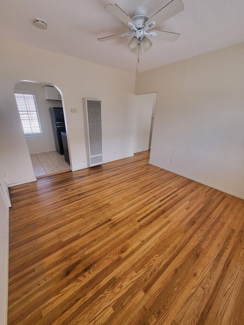 San Diego Apartment: 2517 1/2 Congress Street