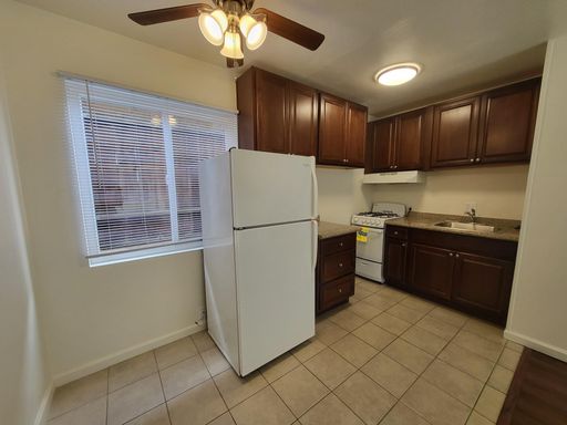 Introducing this Cute and Quaint @ Sea & Sand, a charming 1-bedroom, 1-bathroom apartment located in the heart of San Diego, CA. – photo 1