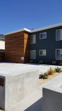 Beautiful 2 bedroom ground floor unit with modern finishes – photo 1