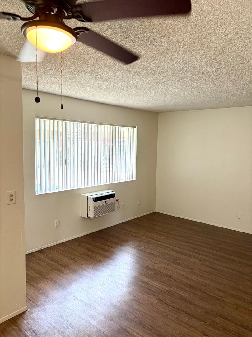 La Mesa Apartment: 4841 Jessie Ave.