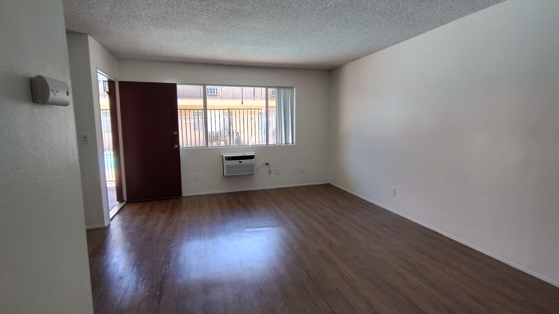 La Mesa Apartment: 4841 Jessie Ave.