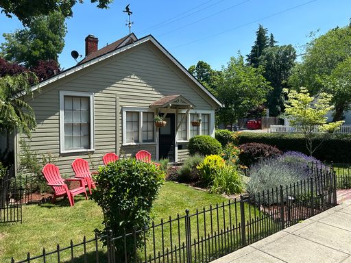 Sun Cottage Fully Furnished Bright Spacious Cottage in the Heart of Jacksonville $300 Utility Fee