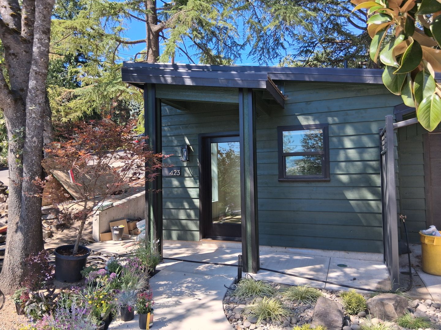 Ashland House: 423 Holly St