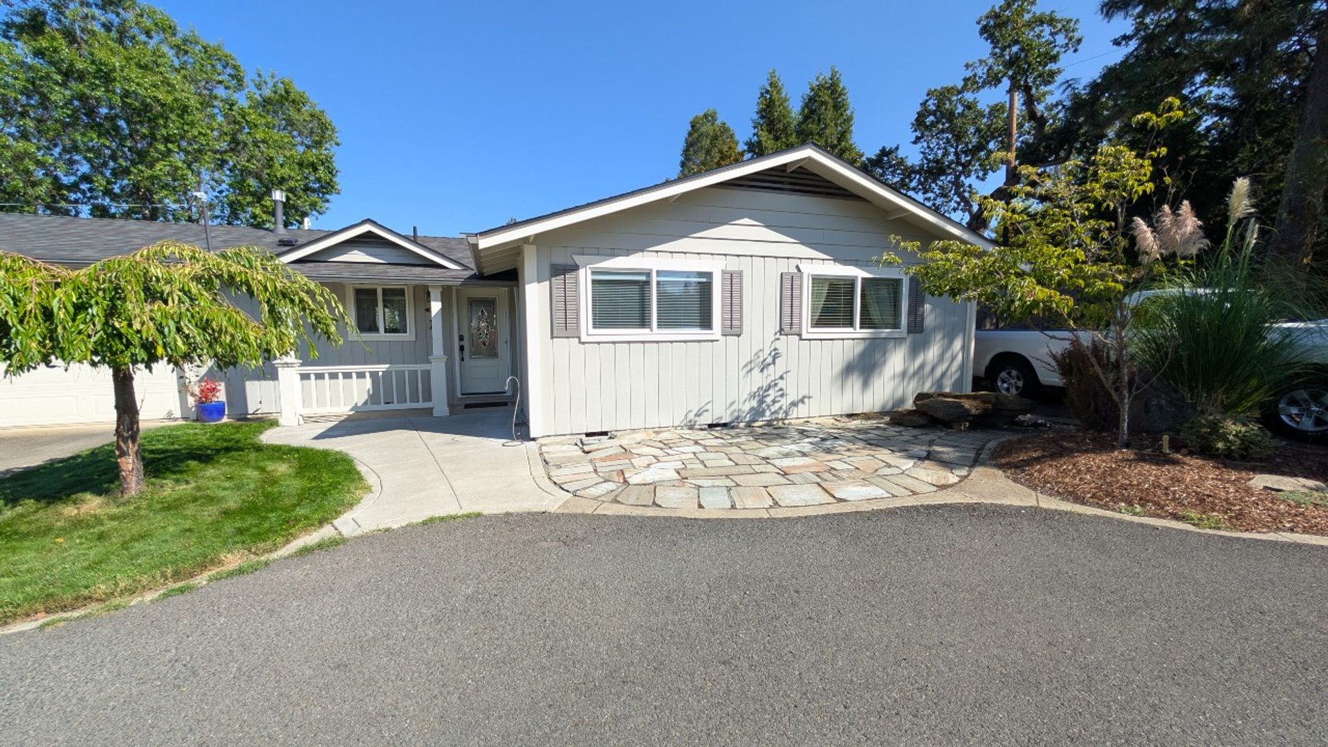 Jacksonville House: 490 G st