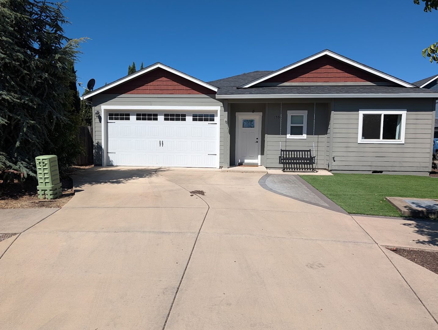 Medford House: 1500 Darlene Dr