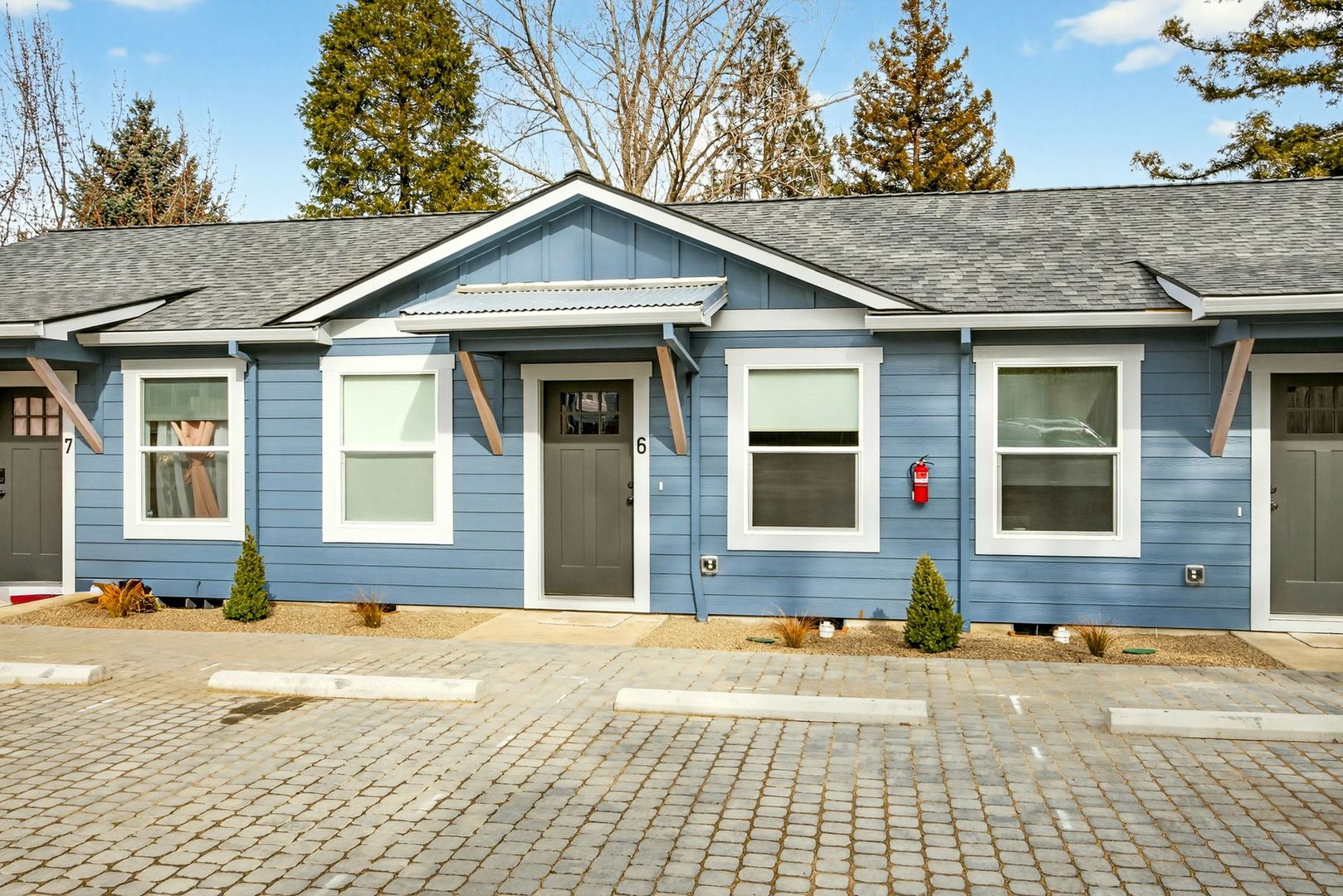 Jacksonville House: 530 G St #4