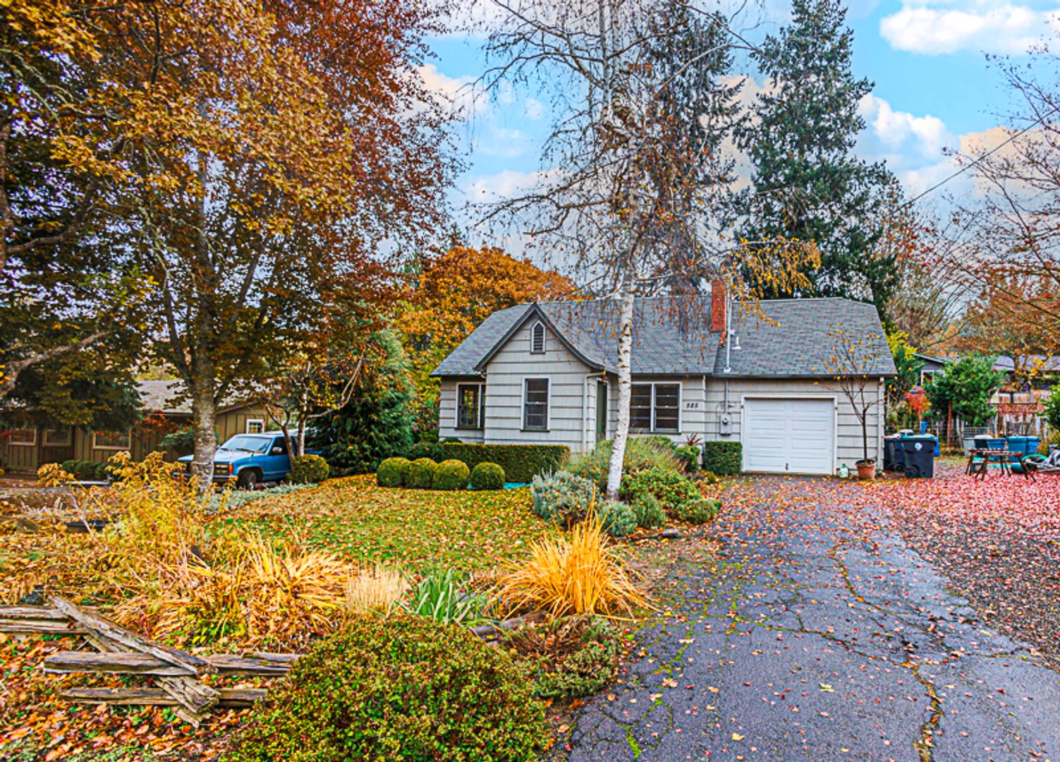 Jacksonville House: 585 South 3rd St