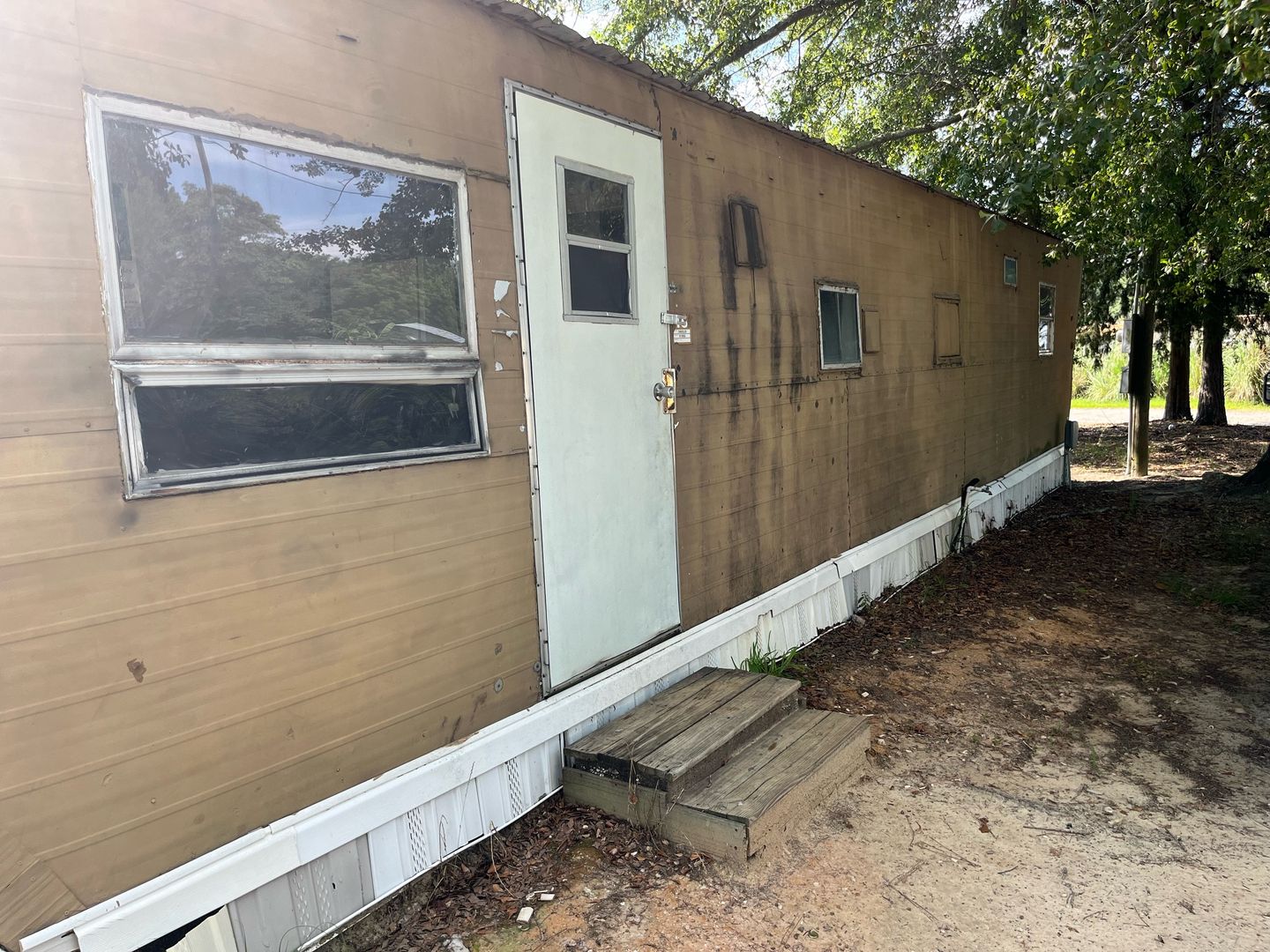 Metter Apartment: 18920 Hwy 46 W