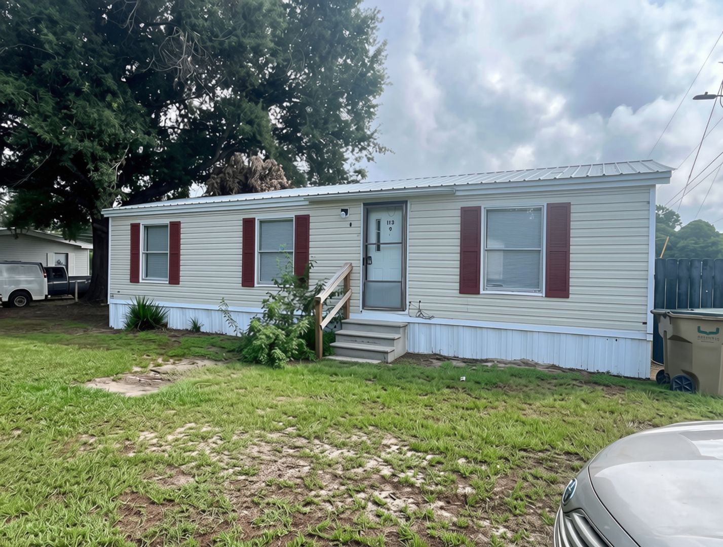 Springfield Apartment: 255 Old Tusculum Rd