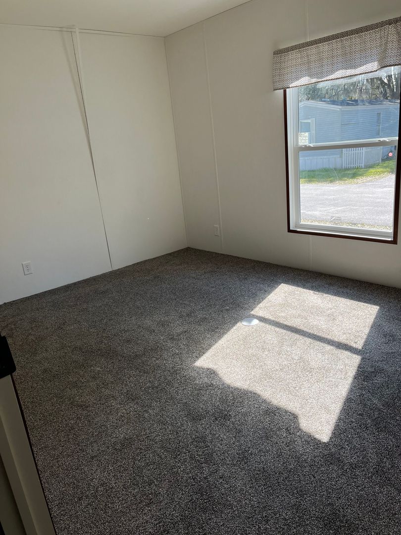 Springfield Apartment: 130 Burke Lane