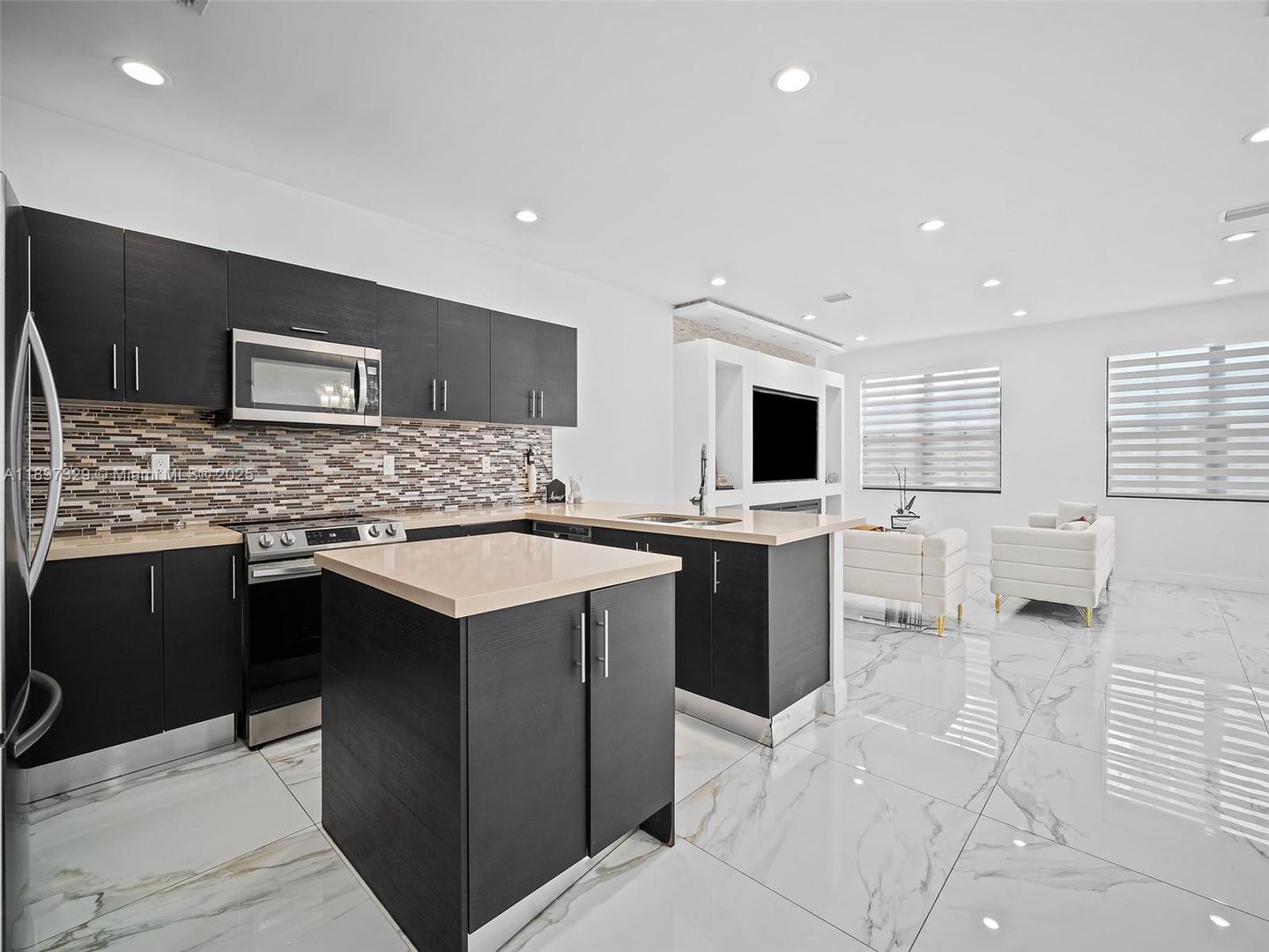 Doral House: 10343 NW 70th Lane 7