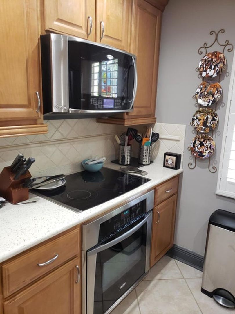 Pompano Beach House: 3980 Oaks Clubhouse Drive 101