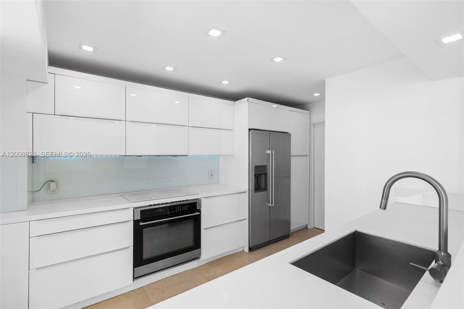 Miami House: 1420 Brickell Bay Drive 1001A