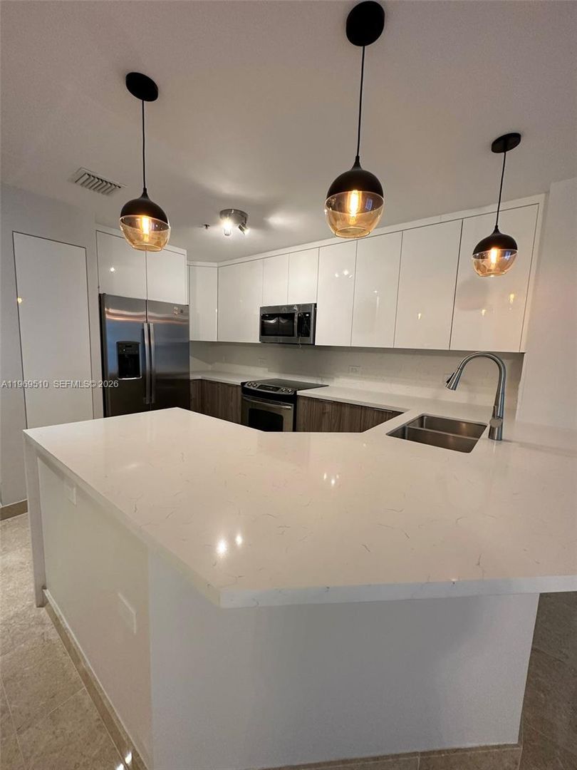 Miami House: 801 Brickell Key Boulevard 809