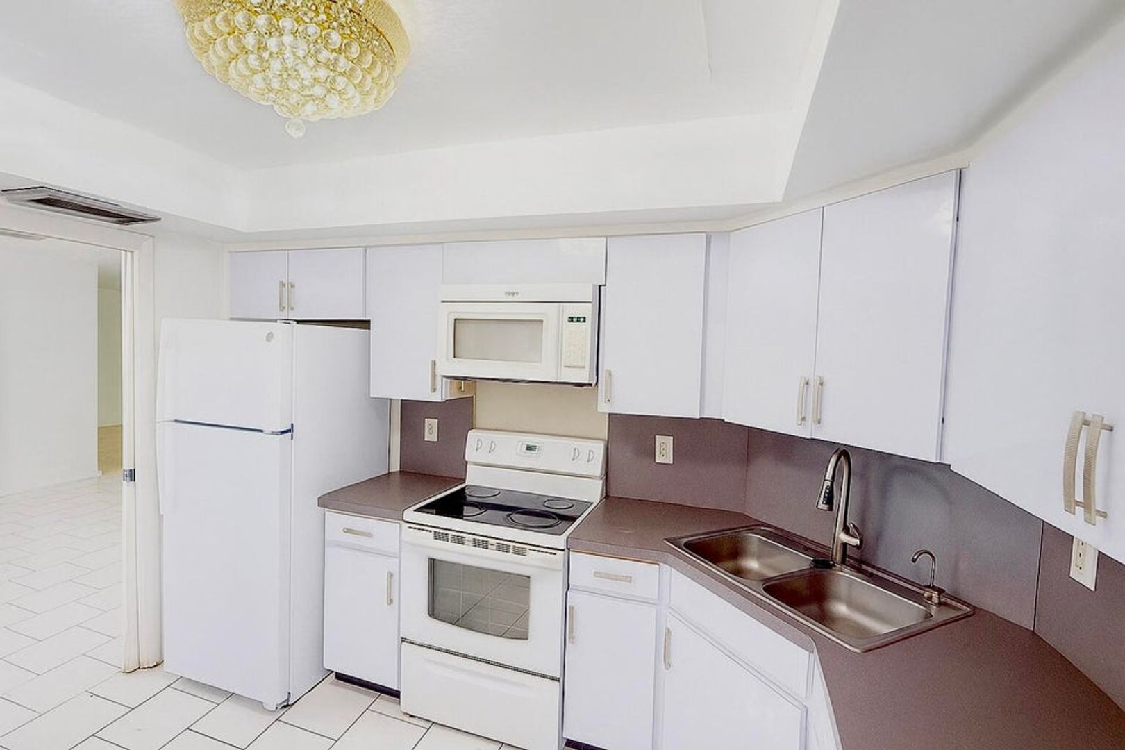 West Palm Beach House: 1739 Embassy Drive 202,