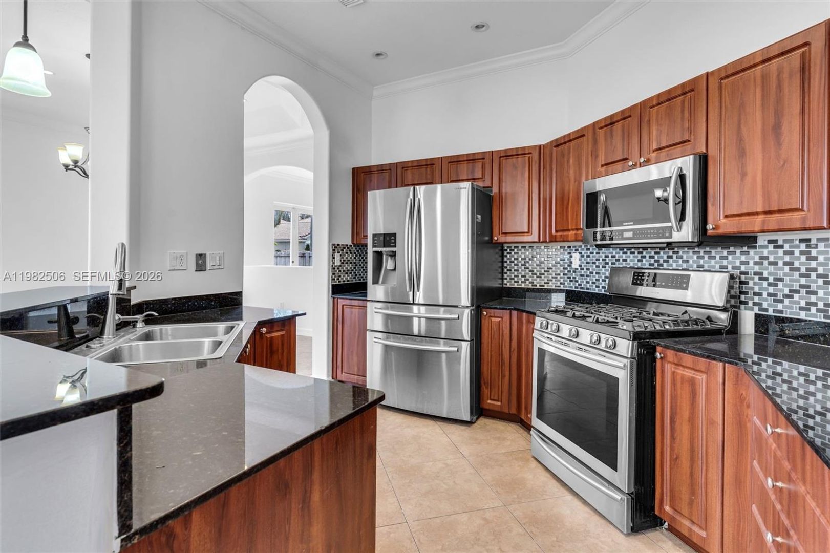 Doral House: 11221 NW 48th Terrace