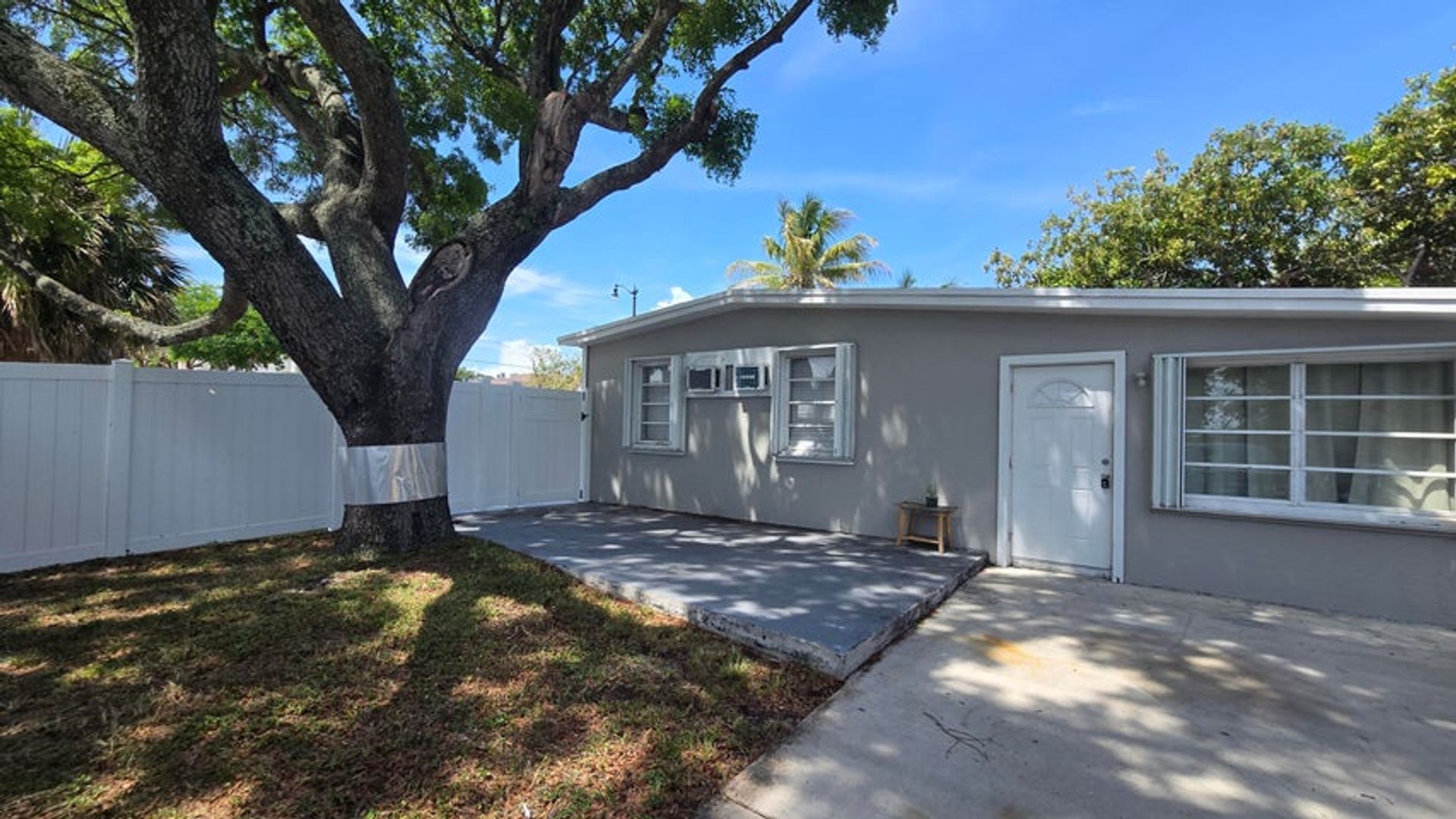 Pompano Beach House: 1933 NE 48th Street