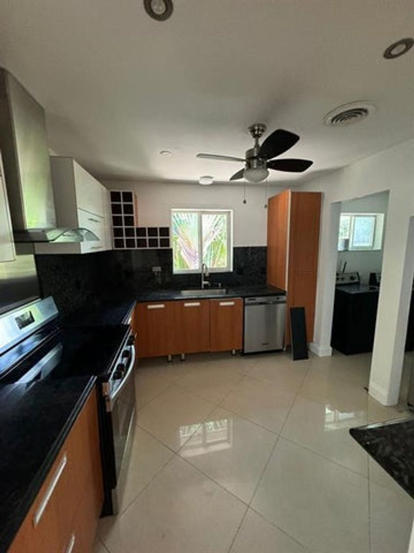 Oakland Park House: 4411 NE 15th Way