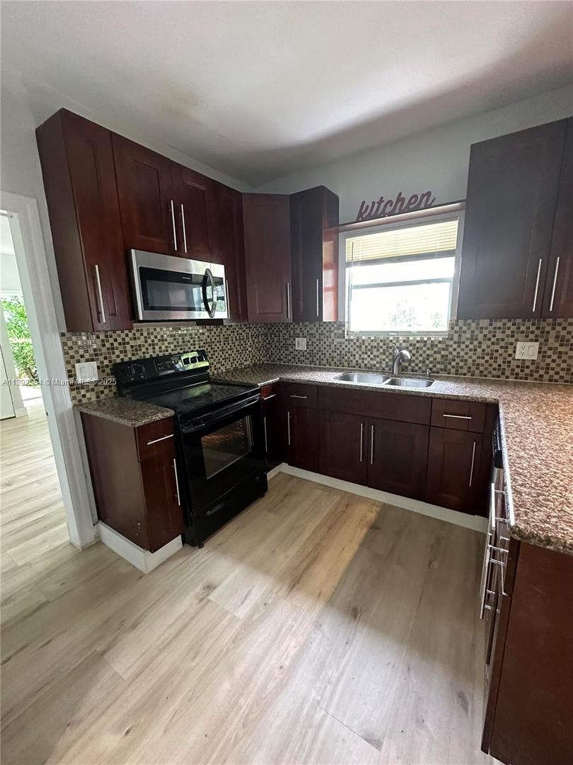 Dania Beach House: 228 SE Park Street 228