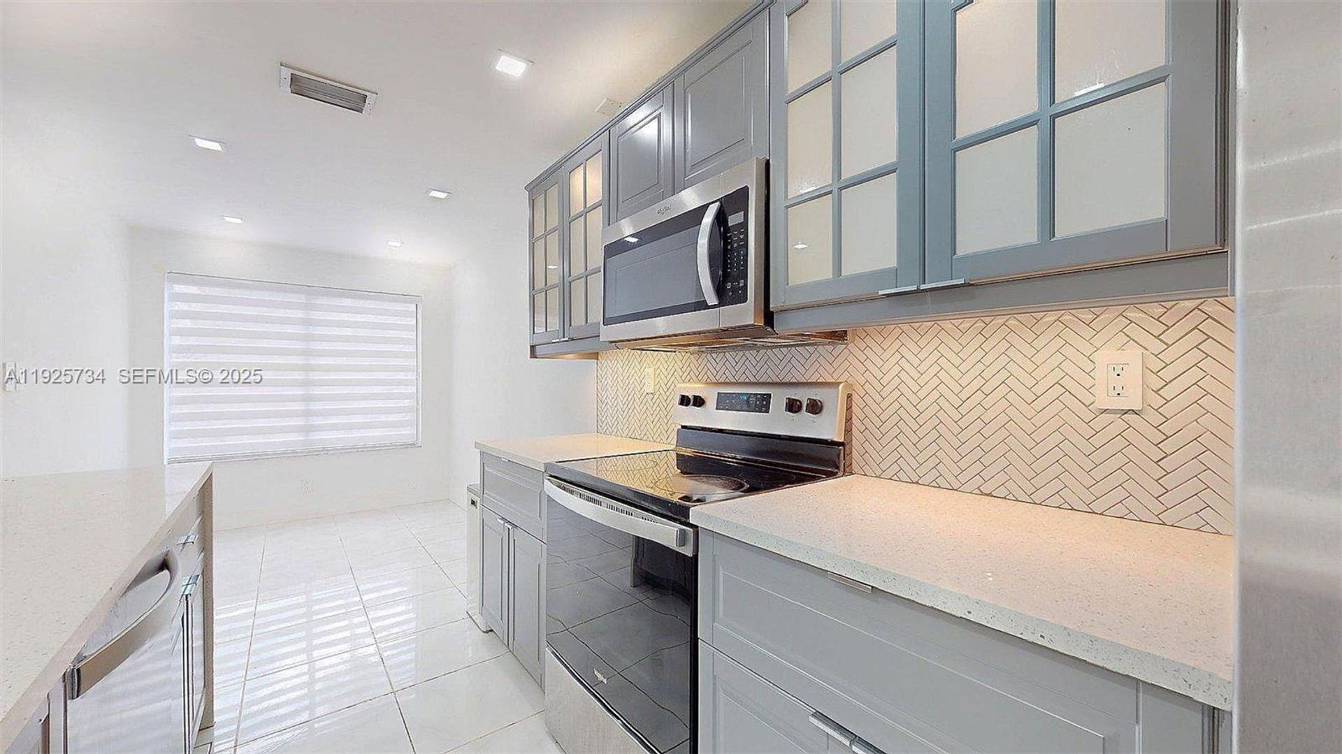 Plantation House: 8212 NW 8th Place 2